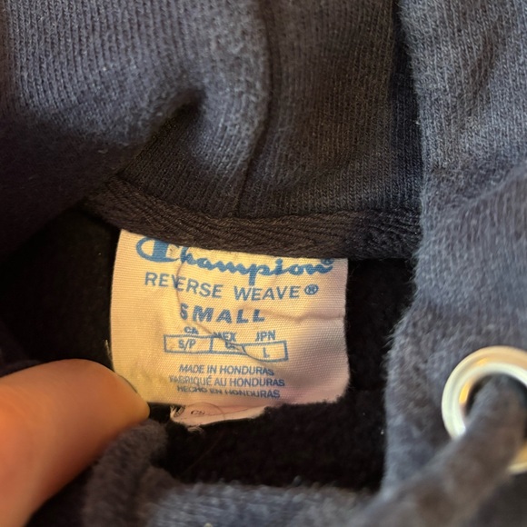 University of New Hampshire Sweatshirt - Picture 8 of 8